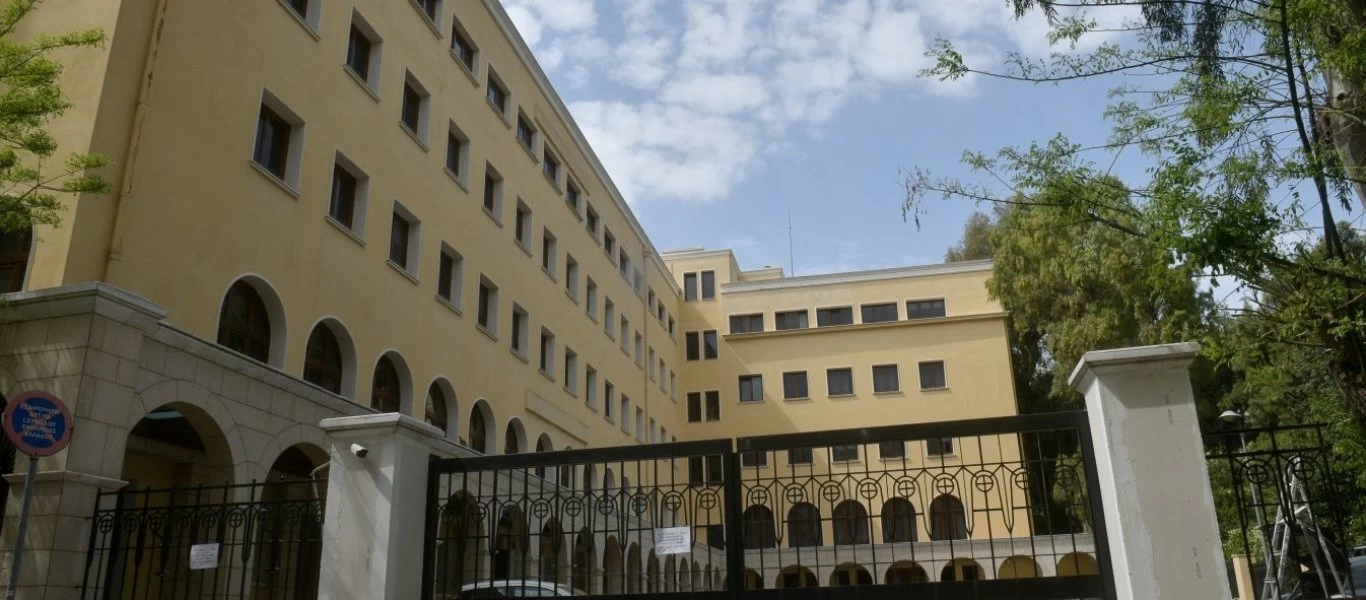 Επίθεση με βιτριόλι στη Μονή Πετράκη - Αυτός είναι ο ιερέας δράστης (φώτο)